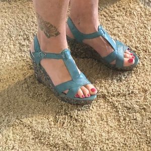 Cork platform flowered wedges